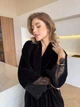 Женский велюровый халат COSY с французским кружевом в подарочной упаковке L-XL черный P-V01B - изображение 5