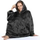 Плед толстовка Huggle Hoodie black с капюшоном рукавами onesize - изображение 1