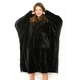 Плед толстовка Huggle Hoodie black с капюшоном рукавами onesize - изображение 4