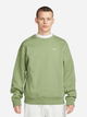 Світшот оверсайз чоловічий Nike Solo Swoosh Fleece Crewneck "Oil Green" DX1361-386 M Зелений (196155010503) - зображення 1