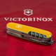 Складной нож Victorinox HUNTSMAN UKRAINE Марка с трактором 1.3713.3.T3110p - изображение 4