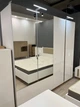 Шафа для одягу Arco 4D2S/220 4-дверна з дзеркалом Білий глянець/дуб грандсон - изображение 8
