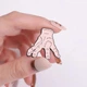 Брошь-значок BROCHE бижутерия Венздей Рука Вещь бежевая BRGV114056 - изображение 4