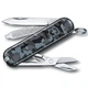 Швейцарский нож Victorinox Vx06223.942 Classic SD - 7 функций, 58 мм, камуфляжный дизайн - изображение 1