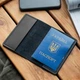 Черная обложка на паспорт с гербом для документов KONSUL из натуральной телячьей кожи - изображение 6