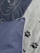 Комплект постельного белья Mensal Paws с вышивкой с искусственным мехом полуторный 150х215 серый с голубым оттенком - изображение 6