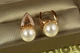 Сережки Xuping Jewelry Ватікан з перлиною 2 см золотисті - зображення 3