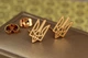 Серьги гвоздики Xuping Jewelry Герб тризубец 1,7 см золотистые - изображение 1