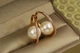 Серьги Xuping Jewelry колечко с жемчужиной 2.3 см золотистые - изображение 1