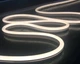 Светодиодная герметичная лента NEON LED 12В JL 2835-120 G IP65 с блоком питания 5м холодный белый свет - изображение 4