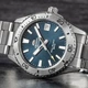 Годинник наручний ORIENT RA-AC0Q02L10B поєднує в собі блакитний та сріблястий кольори. - зображення 10