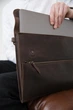 Шкіряна сумка-чохол для ноутбука (+ ремінь) 13" Apple / Asus / Dell / Lenovo / HP / Honor / Acer / Huawei / Xiaomi - (LC-20) - Коричневий - зображення 2