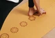 Коврик для йоги Bodhi Leela Chakralign — Чакры Mango 183x60x0.4 см - изображение 4