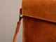 Шкіряна сумка-чохол для ноутбука (+ ремінь) 14" Apple / Asus / Dell / Lenovo / HP / Honor / Acer / Huawei / Xiaomi - (LC-07) - Коньячний - зображення 3