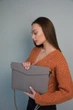 Шкіряна сумка-чохол для ноутбука (+ ремінь) 13" Apple / Asus / Dell / Lenovo / HP / Honor / Acer / Huawei / Xiaomi - (LC-07) - Сірий - зображення 3