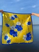 Жіноча Патріотична хустка Великі квіти синьо-жовта шовк 90х90 см 05040 - зображення 6