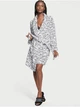Плюшевый Халат Victoria's Secret Short Cozy Robe Coconut Hearts M/L белый, с принтом в черные сердца и лого VS - изображение 1