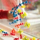Конструктор на миниприсосках 75 деталей Fat Brain Toys MiniSquigz F107ML - изображение 7