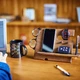 Підставка органайзер для телефону з двома гачками Teslyar настільний для гаджетів з дерева Горіха (PH2001) - зображення 9