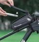 Велосипедна нарамна сумка для смартфона WEST BIKING 1,5L водонепроникна чорна - изображение 5