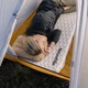 Туристический коврик Naturehike Самонадувний надлегкий одномісний овальний CNK2300DZ013 35 мм світло-сірий (6976023926983) - изображение 2