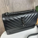 Клатч из экокожи с цепочкой классический черный мягкий прямоугольный с магнитом и прессованной фурнитурой - изображение 8