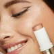Хайлайтер для лица и тела с металлическим покрытием Kiko Milano Beauty Essentials Glowy Face & Body Highlighter - 02 Luminous Attitude - изображение 4