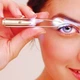 Пинцет для бровей LED Light Makeup Tool со светодиодной подсветкой 467 - изображение 1