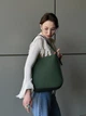 Зеленая кожаная женская сумка оригинальной формы Lamponi Lisa, green matte - изображение 9