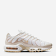 Жіночі кросівки Nike Air Max Plus Prm DZ2832-101 41 (9.5US) 26.5 см Бежеві (196604348867) (955555901720225) - Уцінка - зображення 1