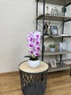 Композиция из бело-сиреневых искусственных орхидей Premium на 1 веточку в белом керамическом кашпо, А029 - изображение 3