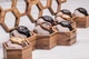 Настольная коробочка органайзер в форме сот для часов с логотипом EcoWalnut Сотовая шкатулка для 8 часов со стеклянной крышкой - изображение 8