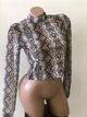 Женская топ кофточка со змеиным принтом гольф водолазка Honey Fashion Accessories М бежевый (10-123) - изображение 3