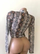 Женская топ кофточка со змеиным принтом гольф водолазка Honey Fashion Accessories М бежевый (10-123) - изображение 6