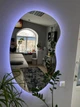 Фігурне стильне дизайнерське дзеркало Comfort Vision Гармонія 120х60 см з LED підсвіткою - изображение 1