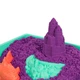 Набір піску для дитячої творчості - Kinetic Sand V2 Замок з піску (фіолетовий, 454 g, аксесуари) - зображення 4
