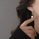 Сережки гвоздики у формі серця сріблясті біжутерія Fashion Jewelry (II) 32522 - зображення 2