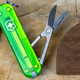 Складаний ніж-брелок VICTORINOX Classic Green Tea 7 функцій 4 см, нержавіюча сталь X50CrMoV15 - зображення 4