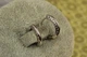 Сережки Xuping Jewelry колечки з грецьким візерунком по бокам 1,5 см сріблясті - зображення 2