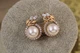 Серьги Xuping Jewelry Лавры с жемчугом 1,6 см золотистые - изображение 1