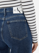 Джинси Mom`s жіночі Calvin Klein Jeans J20J223660-1A4 28-28 Сині (8720639087495) - зображення 4