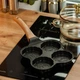 Порционная сковорода антипригарная на 4 секции TS Kitchen для оладьев, яиц, панкейков порционная с тиснением формы животных Гранит/бакелит Черный - изображение 2