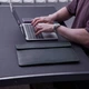 Кожаный чехол для ноутбука INCARNE Klouz для MacBook Pro 16" 2019-2025 Зеленый - изображение 5