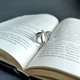 Серебряное кольцо с фианитами, вес изделия 6,2 гр (2161868) - изображение 4