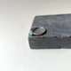 Срібна каблучка з натуральним смарагдом 0.66ct, фіанітами, вага виробу 1,99 гр (2162322) - зображення 3