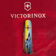 Нож Victorinox Huntsman Army 91мм/15функ/самолет + эмблема ВС ВСУ/разноцветный - изображение 9