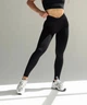 Спортивные женские леггинсы Soft SQ с эффектом визуальной коррекции фигуры Push Up V-пояс Однотонные L Черные (SQ010000L) - изображение 7