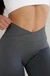 Спортивні жіночі легінси Soft SQ з ефектом візуальної корекції фігури Push Up V-пояс Однотонні XS-S Сірі (SQ040000S) - зображення 3