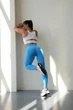 Спортивные женские леггинсы Soft SQ с эффектом визуальной коррекции фигуры Push Up V-пояс Однотонные M Голубые (SQ080000M) - изображение 10