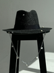 Шляпа Федора женская D.Hats из рафия с цепью серебро с сердцами черная - изображение 1